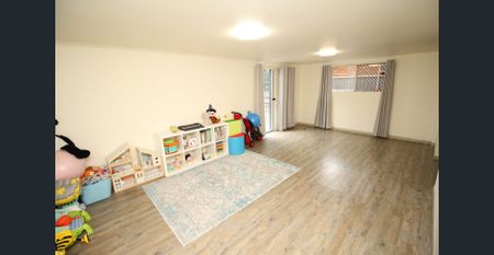 ENTERTAINERS HOUSE WITH A TEENAGERS RETREAT! - Photo 2