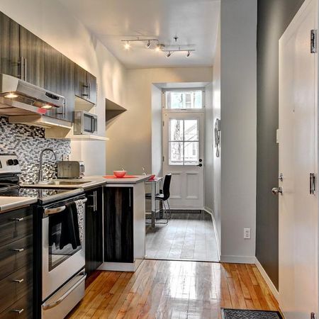 1er AVRIL - 3 1/2 en plien ♥ du Vieux-Québec - Photo 3