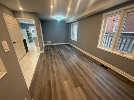 For Lease - 129 Lent Crescent, Brampton, Ontario - Photo 2