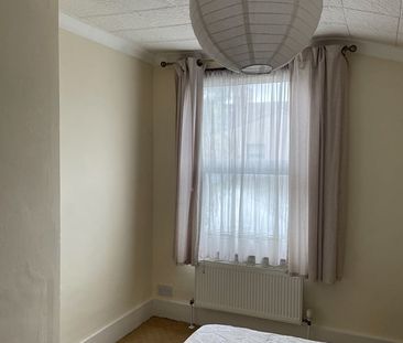 Room in a Shared House, Sutton Court Road, E13 - Photo 1