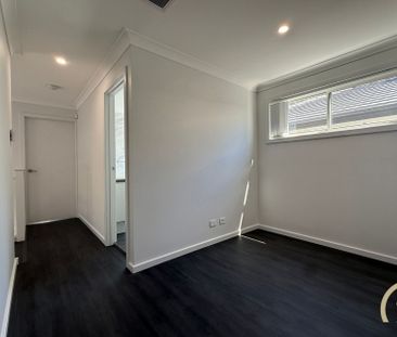 Brand New 4 Bedroom Home, Located in Austral! - Photo 3