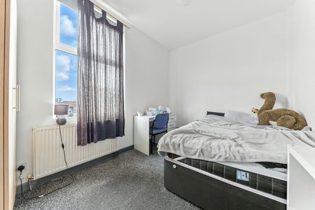 Harold Terrace, Hyde Park, Leeds - Photo 2