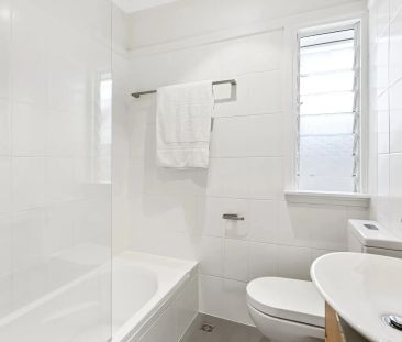 SPACIOUS LIVING IN A PRIME MOUNT GRAVATT EAST LOCATION - Photo 1
