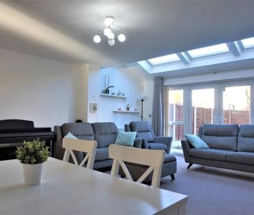 3 Bed End Terrace, Hatton Gardens, M7 - Photo 3