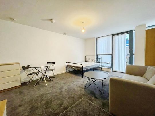 Studio to rent - Photo 1