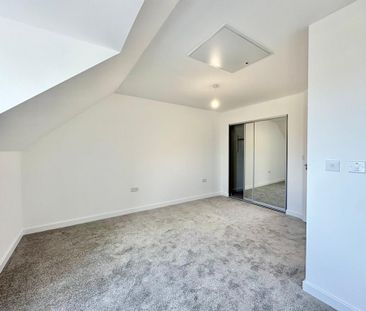 4 bedroom end of terrace house to rent - Photo 3