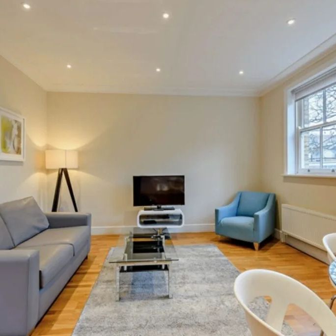 TWO BEDROOM FLAT HAMMERSMITH - Photo 1