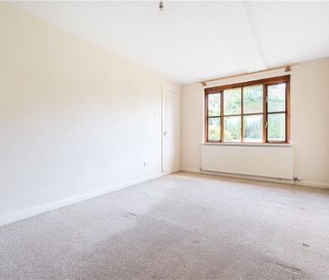 A single storey 4 bedroom , 2 bathroom barn conversion in the prett... - Photo 2