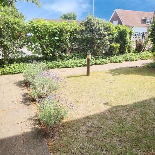 Thornbury Green, Twyford, Reading, Berkshire, RG10 - Photo 1