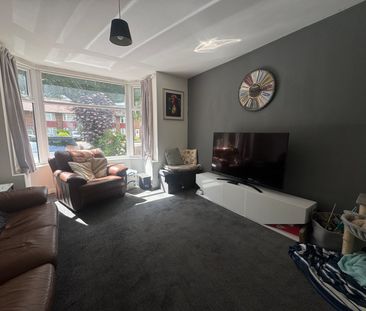 3 bedroom terraced garage/parking space to rent - Photo 2