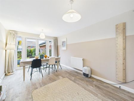 3 bedroom detached house to rent - Photo 2