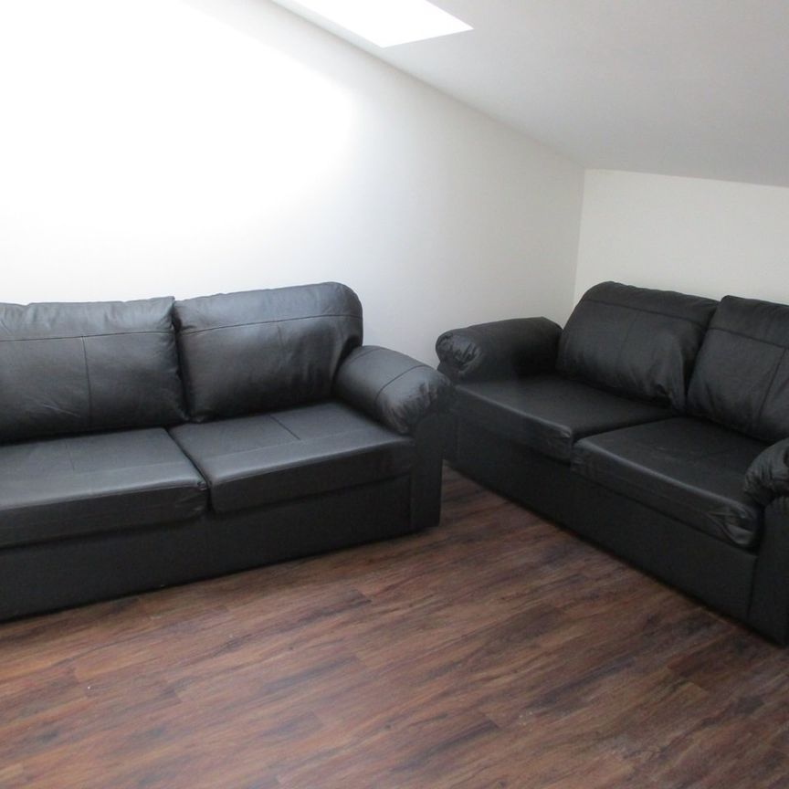 3 Bed Flat, Ninetree Hill, BS1 - Photo 1