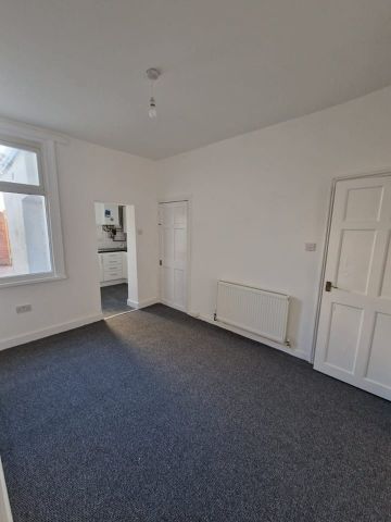 3 Bed Terraced House, Tudor Avenue, CH44 - Photo 4
