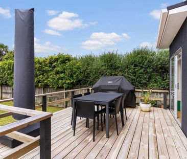 Beautifully Presented Home in The Bays - Photo 6