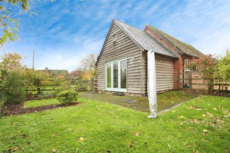 1 bedroom detached house to rent - Photo 2