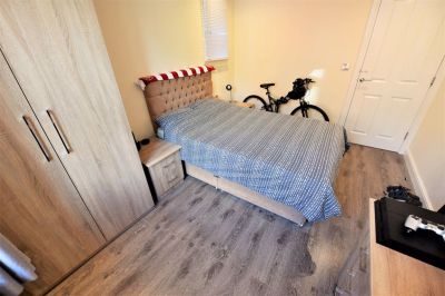 2 bedroom Flat in Otley Road, Leeds - Photo 3