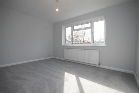 4 bedroom detached house to rent - Photo 2