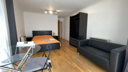 3 bedroom apartment to rent - Photo 2