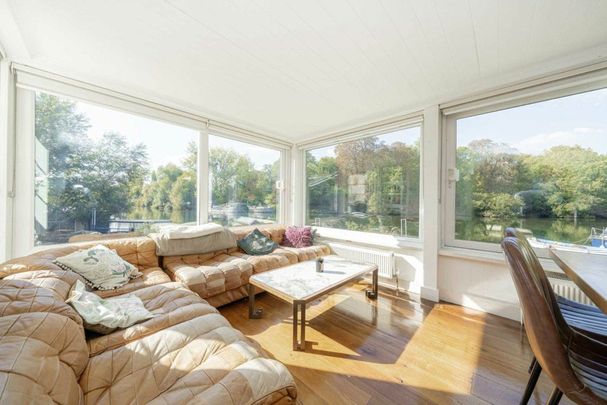 King John Close, Wraysbury, TW19 - Photo 1