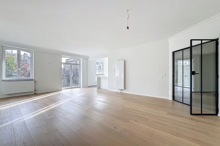 Appt totalement rénové avec 3ch / Quartier Louise. - Photo 2