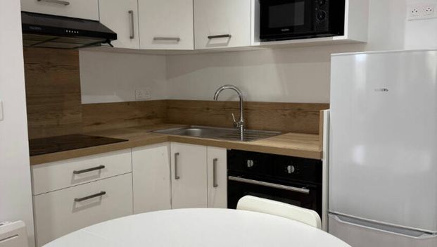 Appartement T2 meublé entièrement rénové - cuisiné équipée - Résidence SCHUMAN - Photo 1
