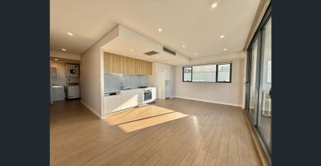 Spacious Two Bedroom, Two Bathroom Apartment – Prime Location! - Photo 5