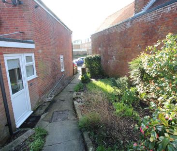 2 bedroom end of terrace house to rent - Photo 5