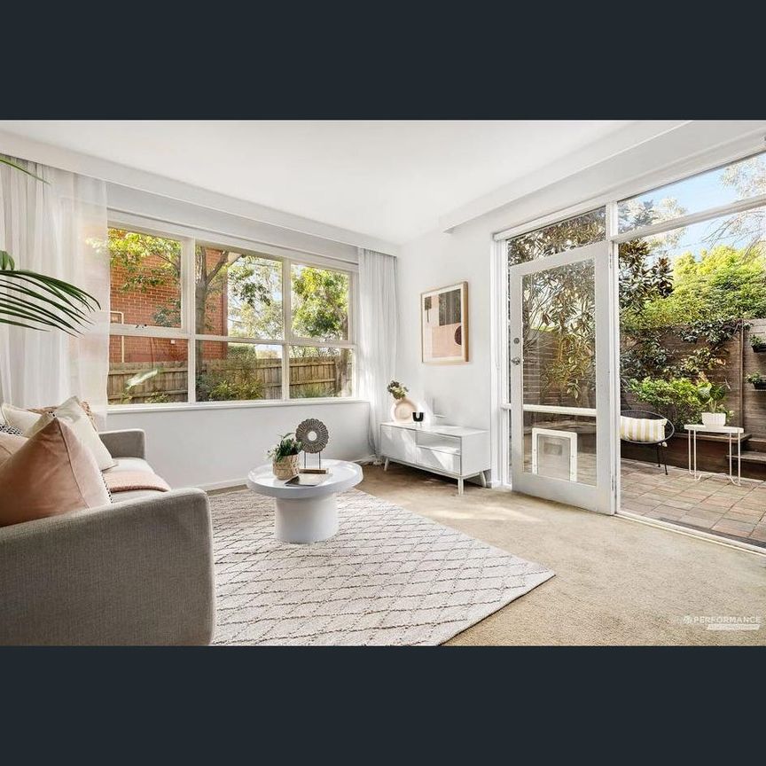 Private Courtyard Living in a Prime Glen Iris Setting - Photo 1