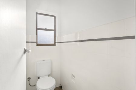 Freshly Renovated 3 Bedroom Duplex in Prime Location - Photo 5