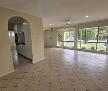 Bomaderry Beauty - Photo 1