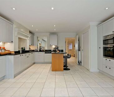 A spacious and impressive town house with ground floor rear extensi... - Photo 4