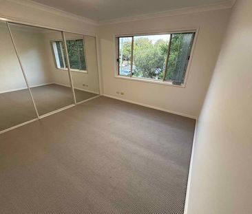 Spacious 2 Story Townhouse - Photo 6