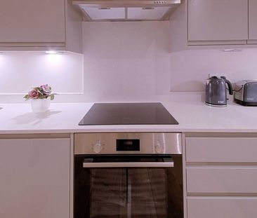 BMW House, Petersfield Avenue, Slough,SL2 - Photo 5