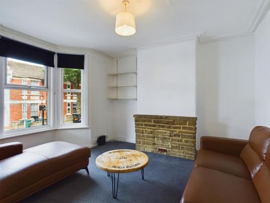 6 bedroom terraced house to rent - Photo 1