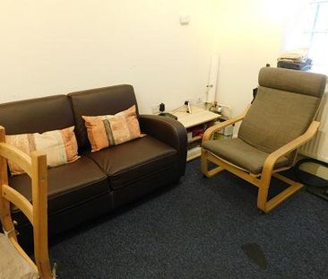 3 bedroom flat to rent - Photo 2