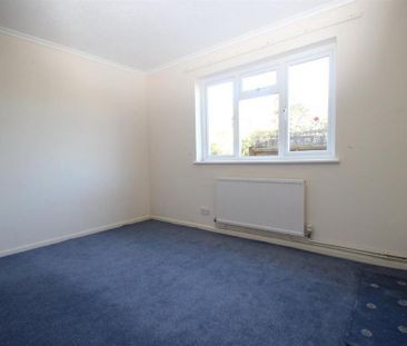 3 bedroom detached bungalow to rent - Photo 3