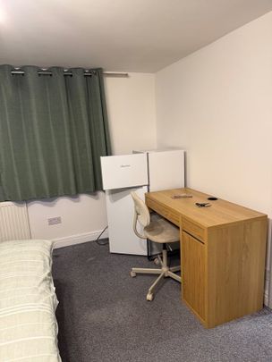 Room in a Shared House, Twyford Abbey Road, NW10 - Photo 1