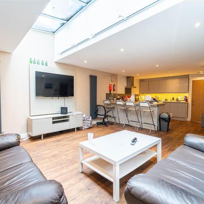 8 bedroom house to rent - Photo 1