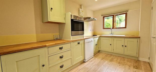 2 bedroom barn conversion to rent - Photo 1