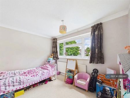 3 bedroom semi-detached house to rent - Photo 4