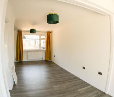 4 bedroom terraced house to rent - Photo 4