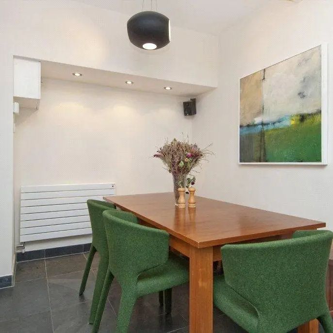 3 bedroom flat in West Hampstead - Photo 1