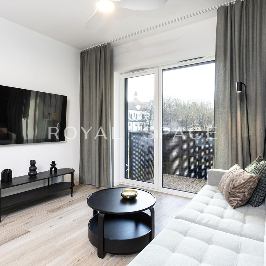 Eleganckie mieszkanie z 2 miejscami parkingowymi - Photo 1