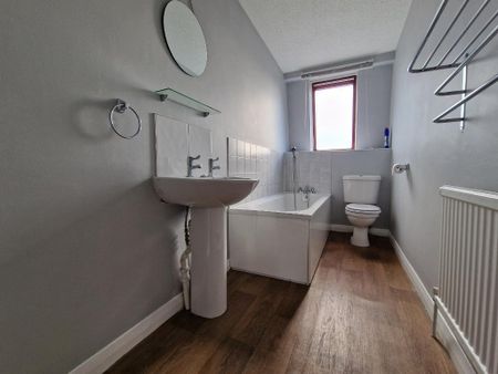 2 bedroom flat to rent - Photo 5