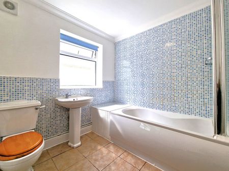 2 Bed Bungalow, Mountfield Road, LU2 - Photo 4