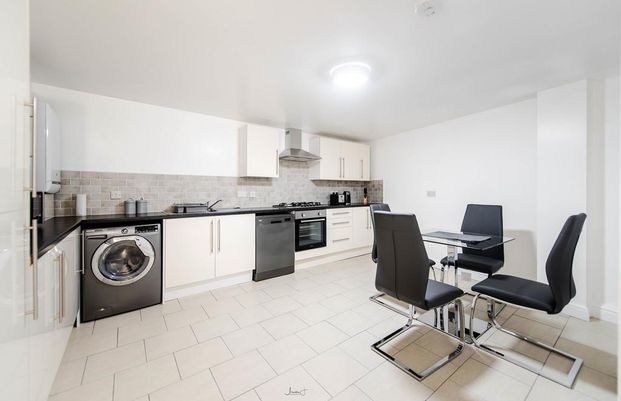 1 bedroom in a house share to rent - Photo 1