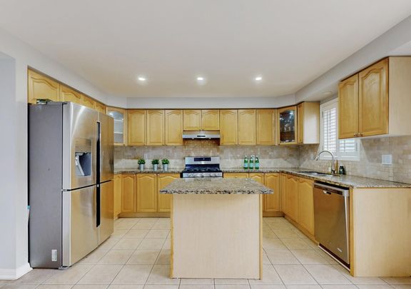 For Lease - 134 Medland Avenue, Whitby, Ontario - Photo 1