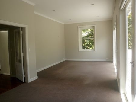 BUNGALOW IN MISSION BAY - Photo 2
