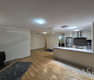 4x1 House in Eden Hill with Dual Driveway & Heaps of Parking - Photo 4