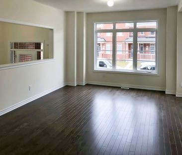 For Lease - 31 Walter Proctor Road, East Gwillimbury, Ontario - Photo 2